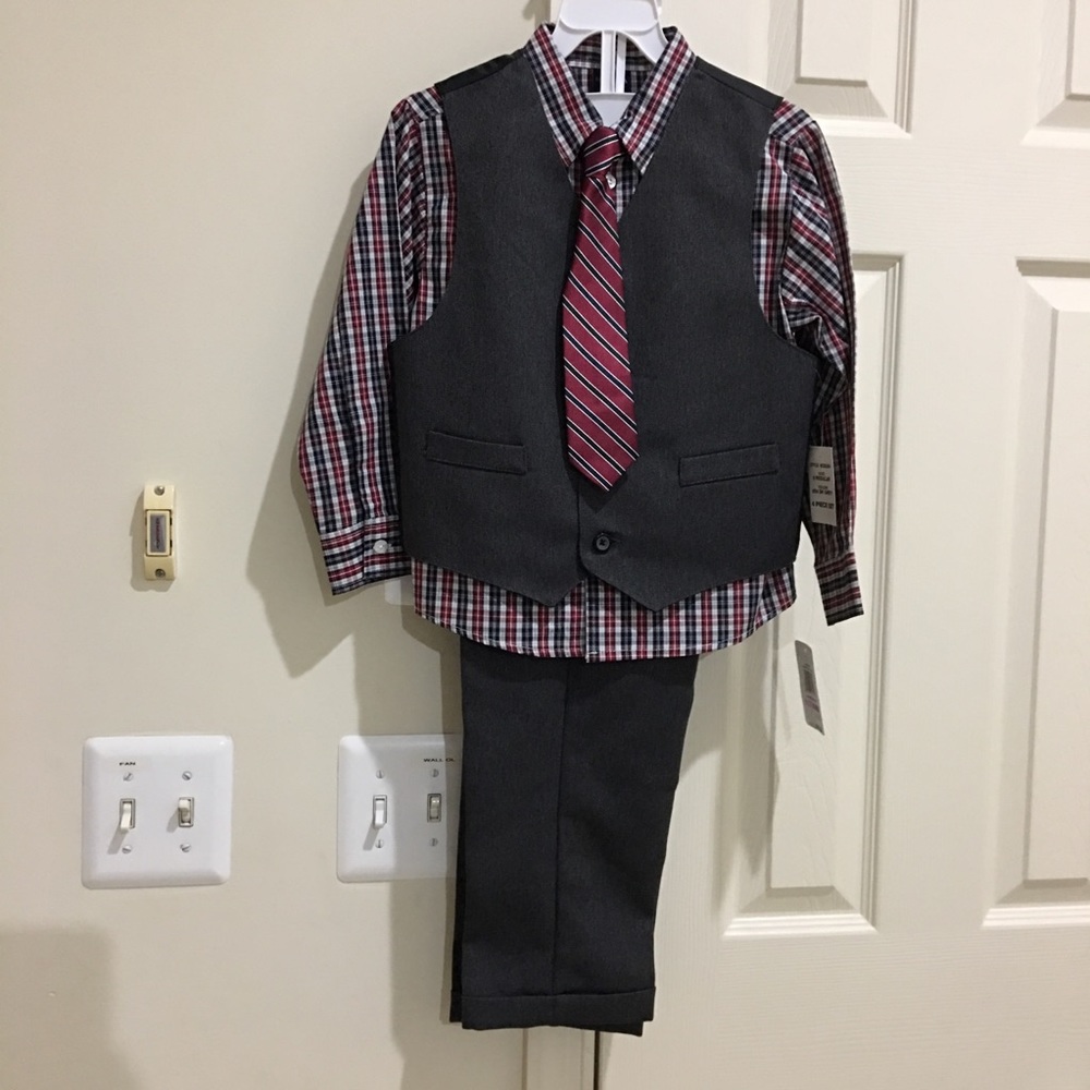 New 4PC Boys Set